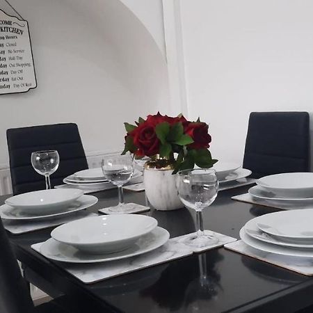 Stylish And Homey 3 Bedroom House With Free Parking & Wi-Fi Minworth エクステリア 写真