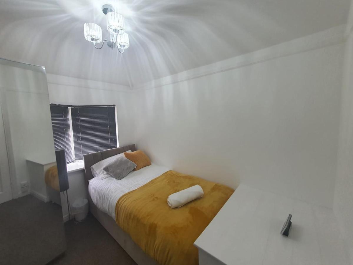Stylish And Homey 3 Bedroom House With Free Parking & Wi-Fi Minworth エクステリア 写真